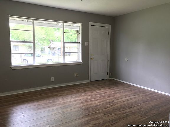 4th image of 426 Dorie St
