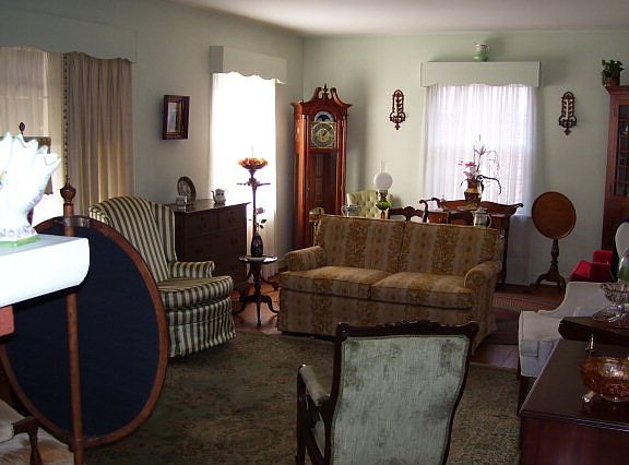 3rd image of 765 Chestnut Dr