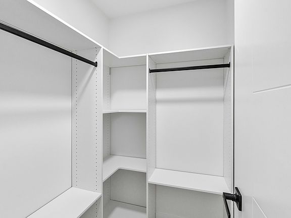 4th image of 1273 Manitoba Ave