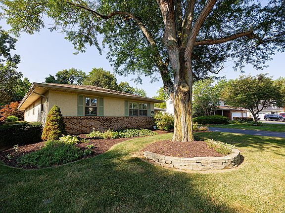 5th image of 2715 Clark Dr