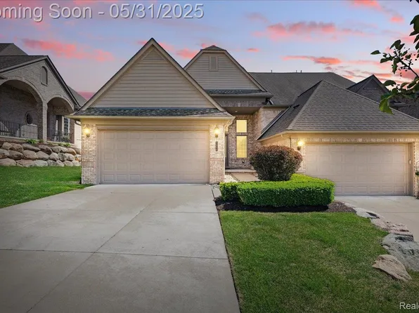 5696 Knob Hill Cir #24, Clarkston, MI 48348