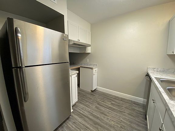 3rd image of 3710D Rockbrook Dr