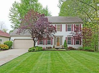 7102 Regina Ln, Olmsted Township, OH