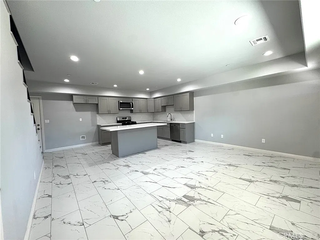 15616 Amar Rd — Photo 2