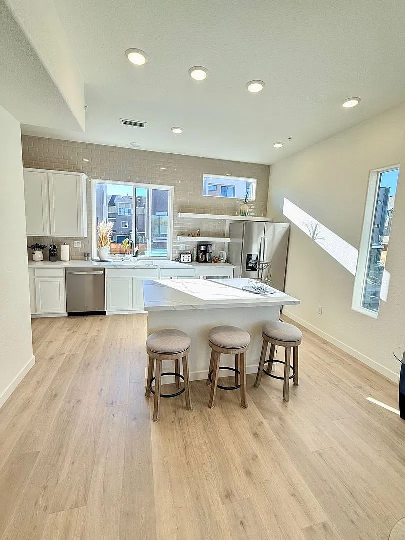 Elegant Riverside Escape New Townhome Steps from the Truckee River — Photo 4