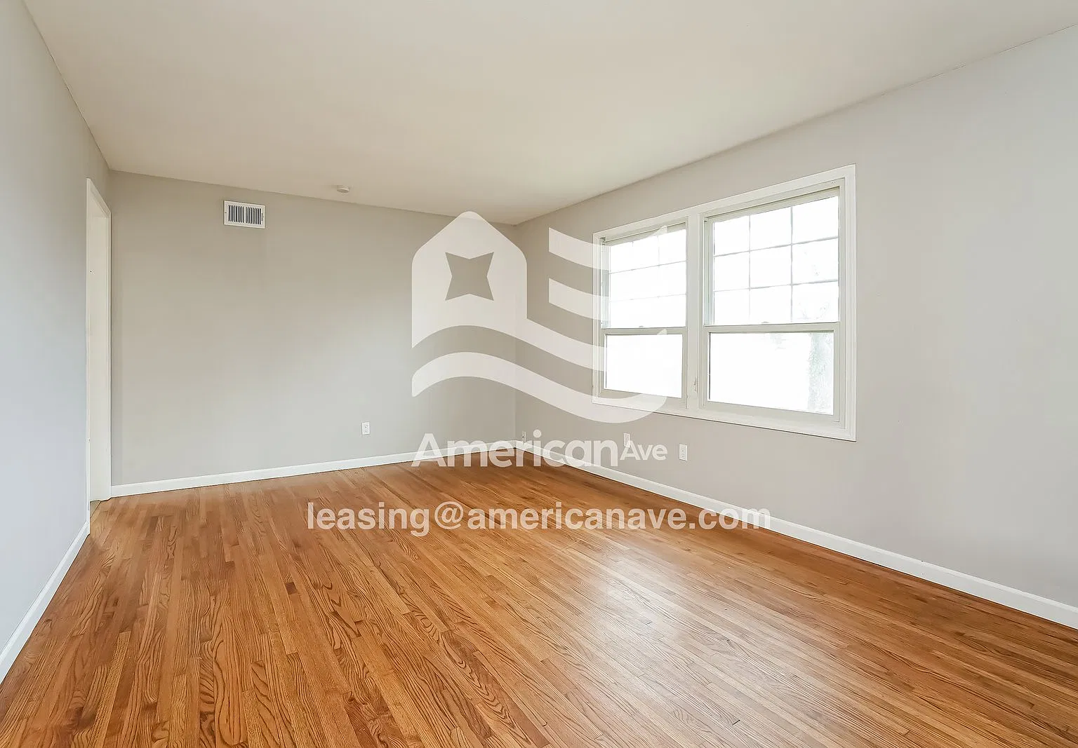 3 bed, 1.0 bath, 955 sqft, $1,150 — Photo 2