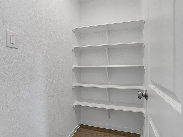 390 Lucia Way — Photo 32