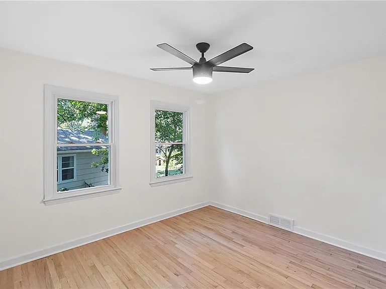 2906 W 72nd Ter — Photo 12