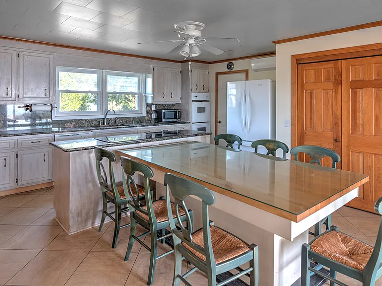 21 E Beach Dr — Photo 6