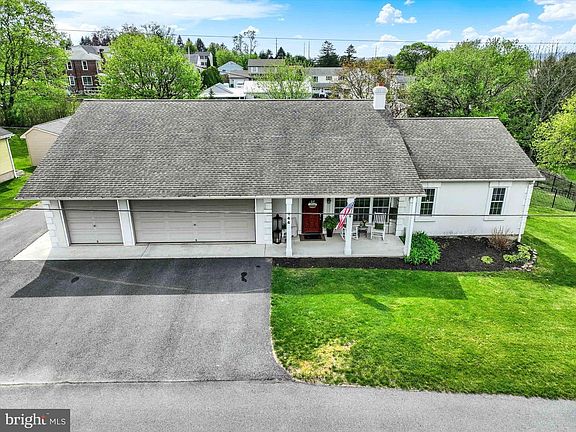 2nd image of 144 S Lockwillow Ave