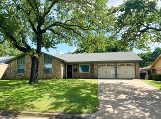 1709 Signet Dr, Euless, TX 76040
