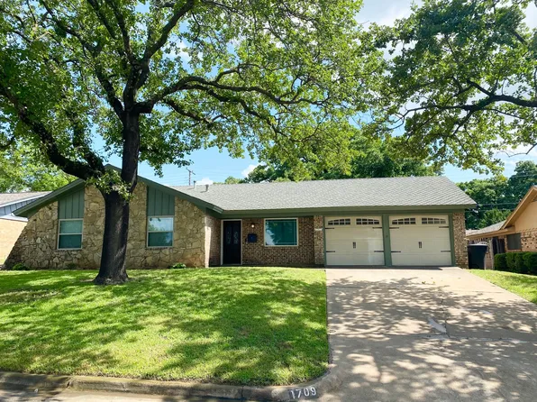 1709 Signet Dr, Euless, TX 76040