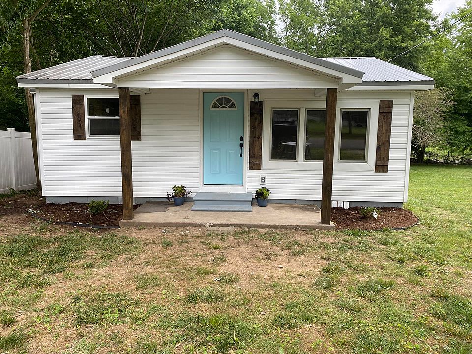 1st image of 240 Dixie Dr NE