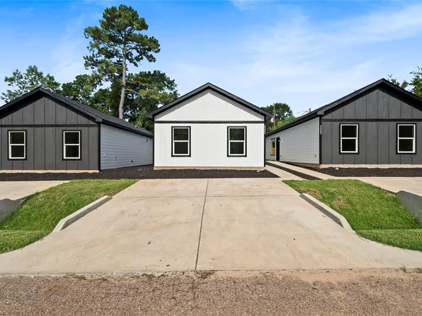 11561 Persimmon Street, Willis, TX 77318