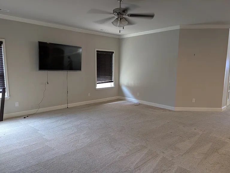 144 Kenton Ln — Photo 16