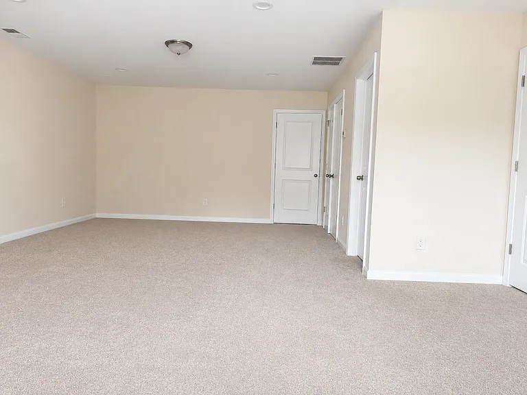 13440 Gardiner Ln — Photo 9