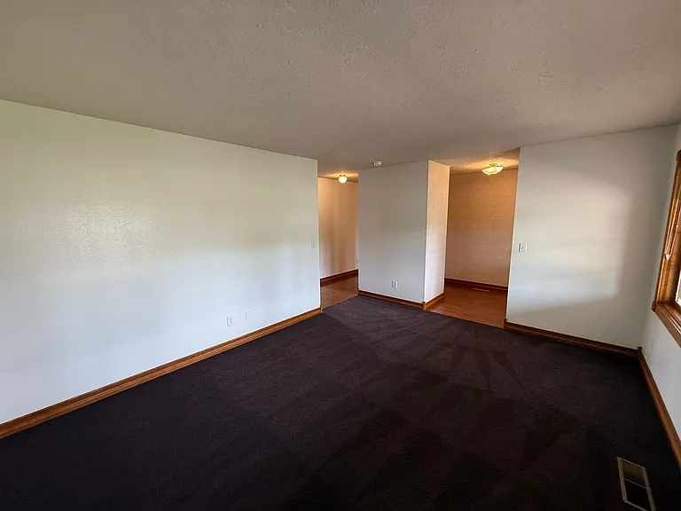 460 SE Conifer Pl — Photo 5