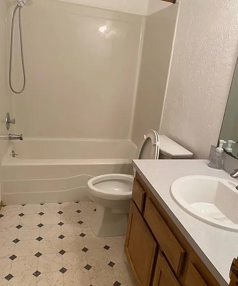1135 NE Conser Pl — Photo 18