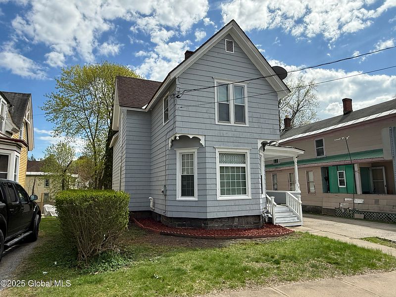 2nd image of 72 3rd Avenue