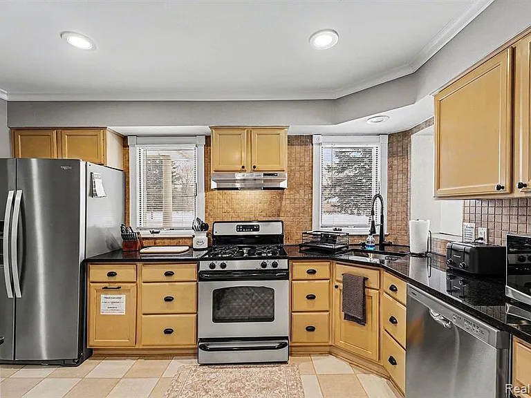 710 Hartland Dr — Photo 20