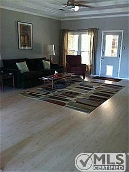 3rd image of 2084 Parkridge Dr