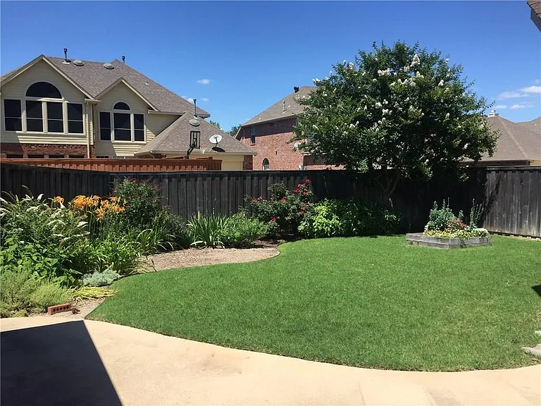 4425 Galsford Dr — Photo 24