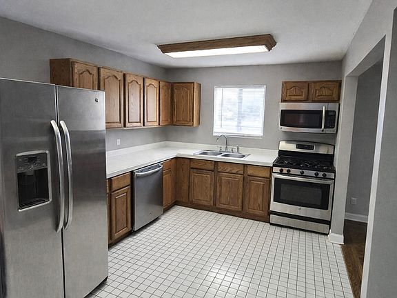 5th image of 36107 N Green Bay Rd