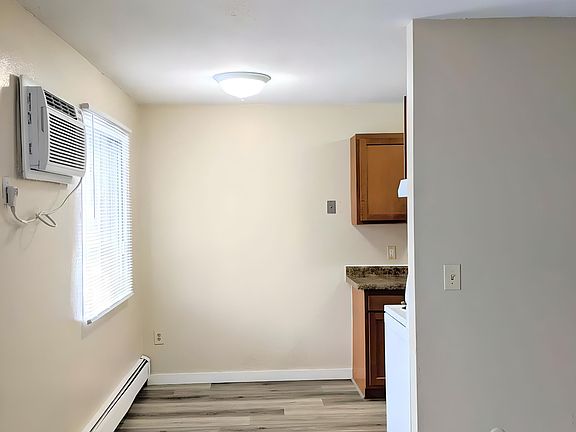 5th image of 1067 Van Dyke St #304