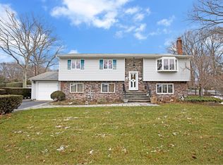 1019 Terry Rd, Ronkonkoma, NY 11779