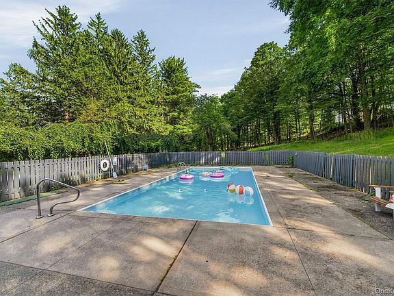 3rd image of 412 Old Monticello Road