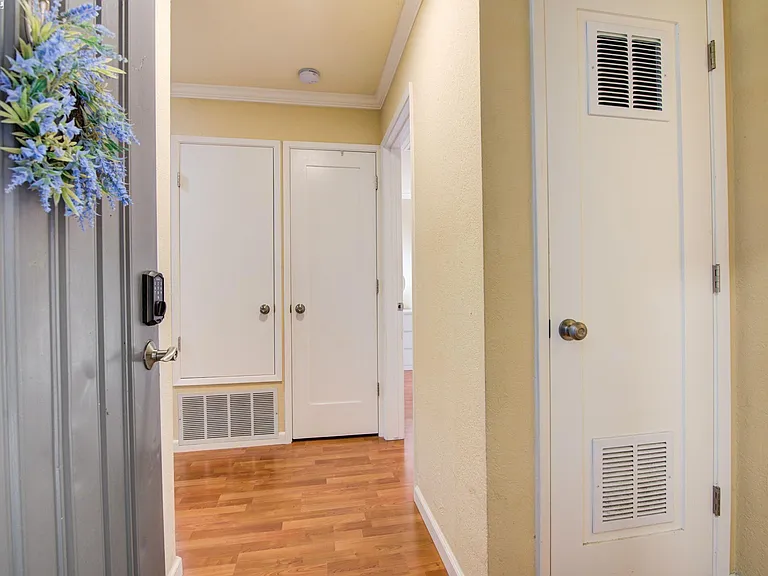 2131 Northwood Cir #F — Photo 4