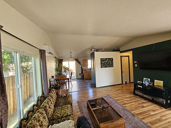 4th image of 813 SE Maliah Ave