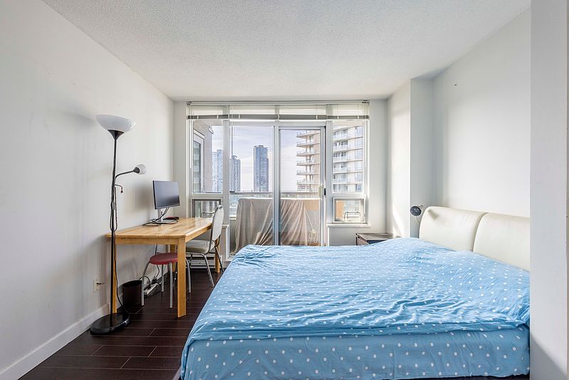 Burnaby Apartment for rent - 2 Bedrooms — photo 7