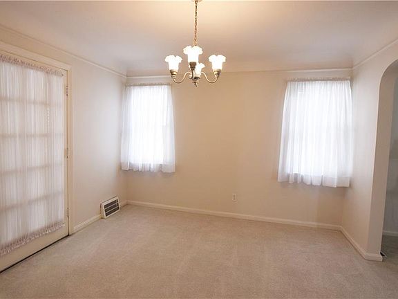 5th image of 150 E 212th St
