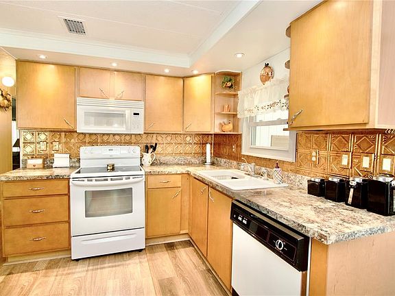 4th image of 2123 Oahu Dr