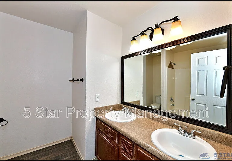 804 Margarita St — Photo 32