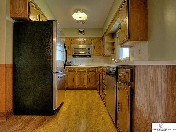 4th image of 3704 S 52nd St