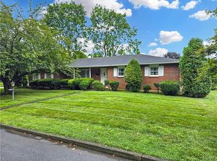 294 Flagstone Dr, Bethlehem, PA 18017