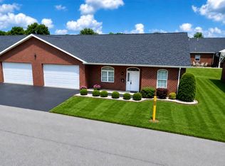 909 Valentina Ln, New Kensington, PA 15068
