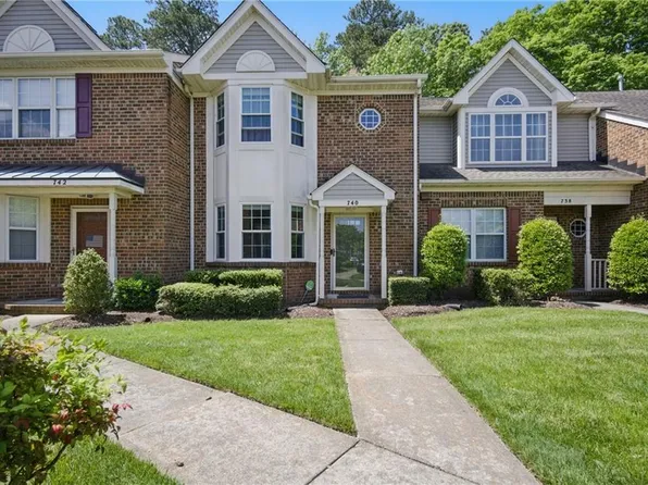 740 W Lake Cir, Chesapeake, VA 23322