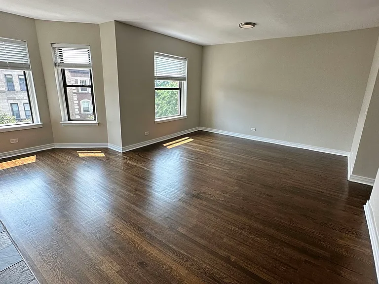 920 W Belle Plaine Ave — Photo 3