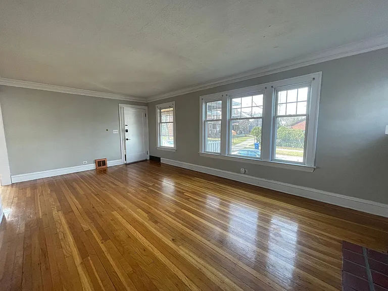 1143 Cranford Ave — Photo 7