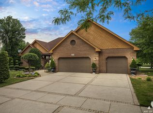 531 Woodcrest Ln, Lemont, IL 60439