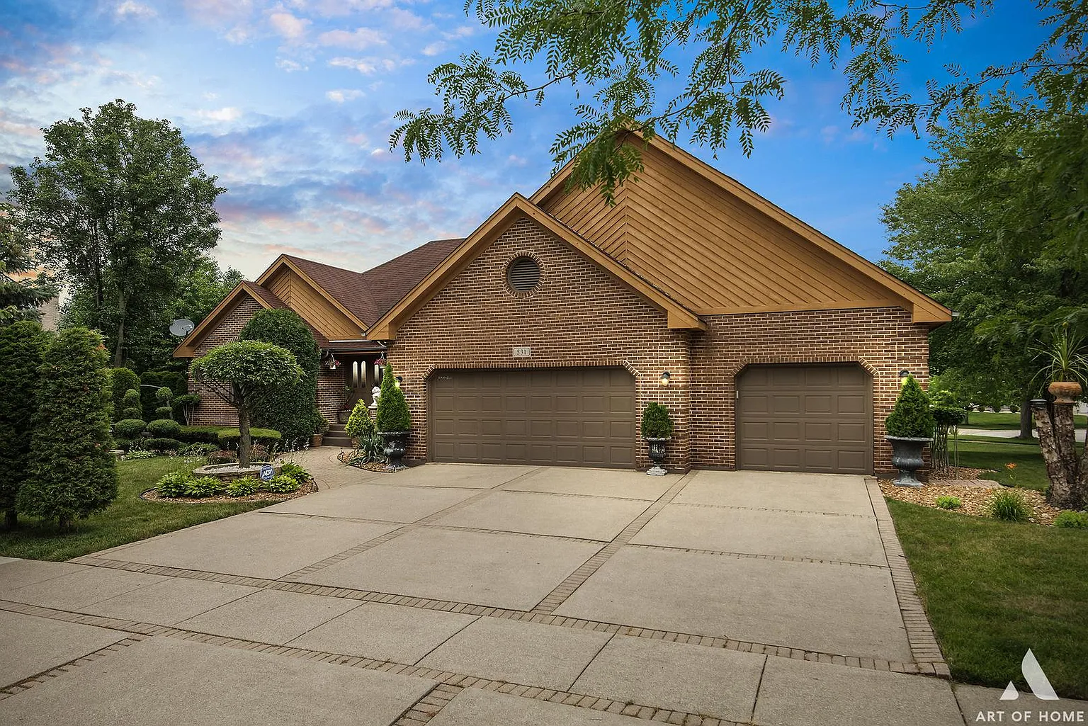 531 Woodcrest Ln photo 1