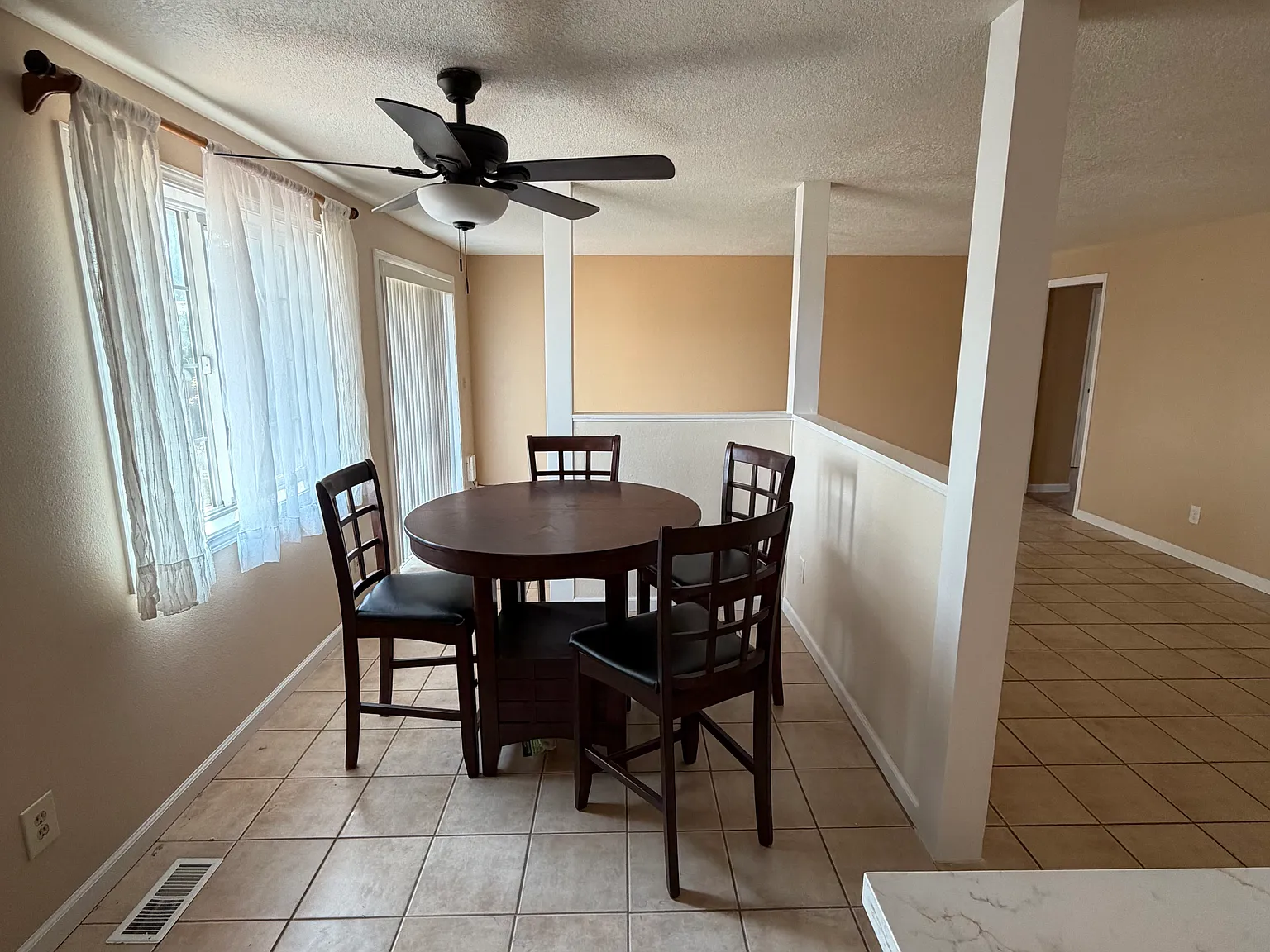 3 bed, 1104 sqft, $2,300 — Photo 4