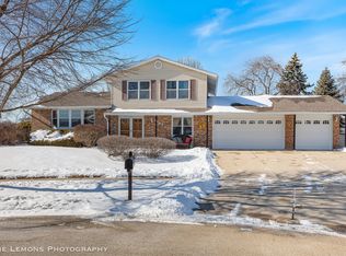 1484 Hodlmair Ct, Elk Grove Village, IL 60007