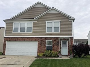 903 Bentgrass Dr, Greenwood, IN 46143