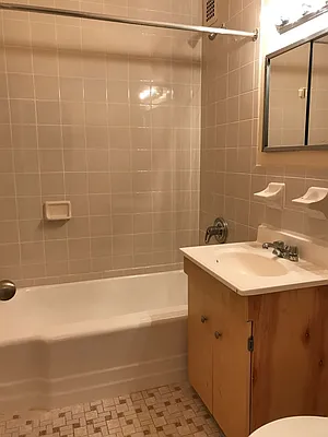 Rented by Kew Forest Realty Inc | media 8