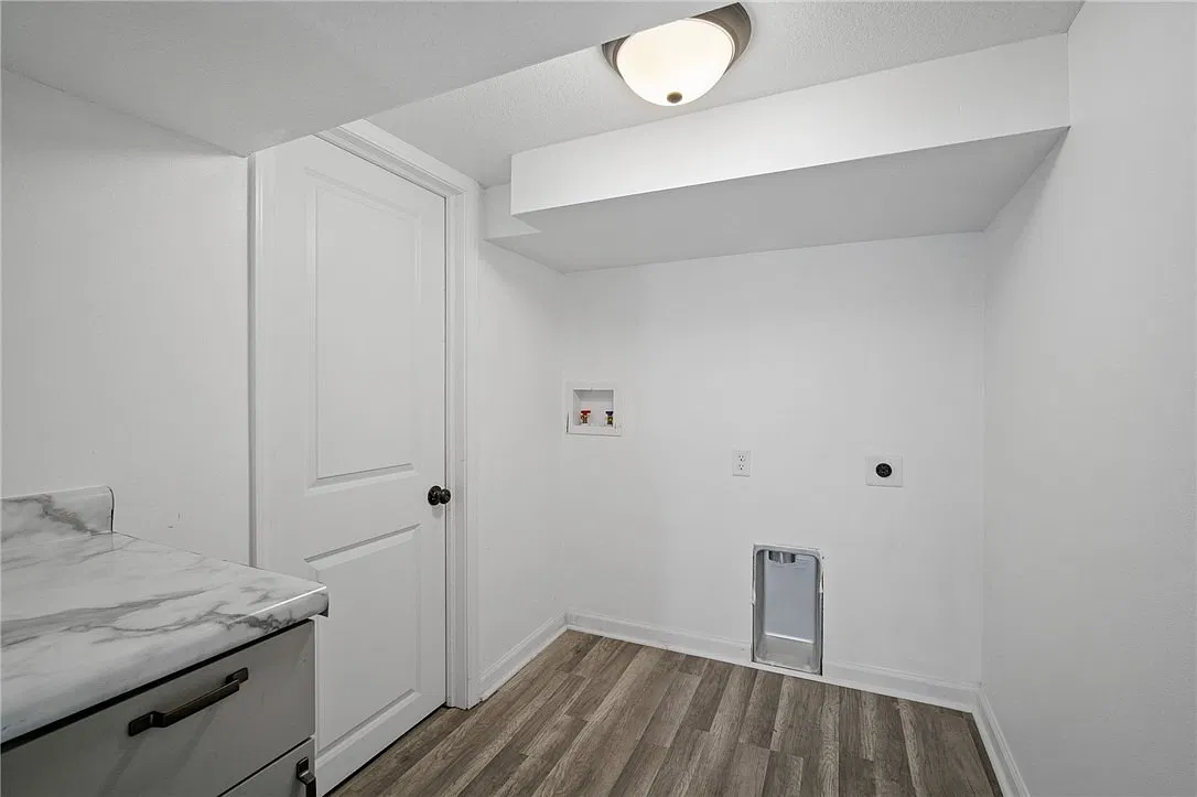 3 bed, 1400 sqft, $1,699 — Photo 2
