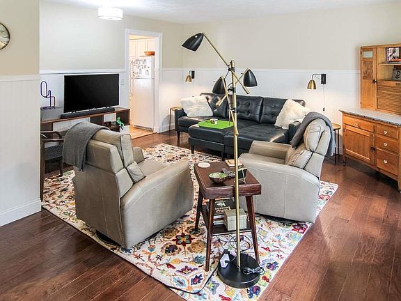 3rd image of 3811 Sherwood Forest Dr